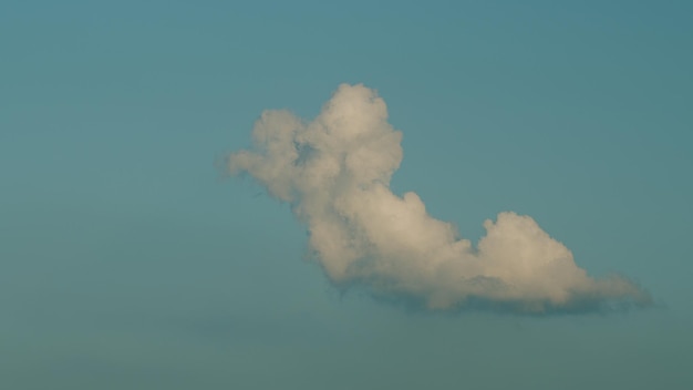 Dynamische weersveranderingen natuur weer blauwe hemel b roll wolkenlandschap natuur weersblauwe hemel