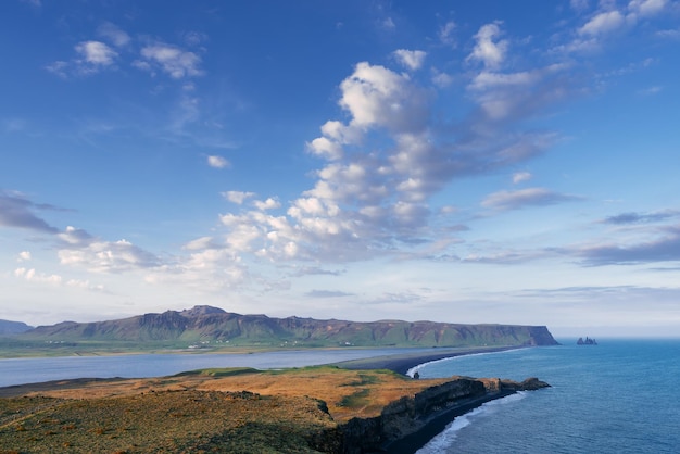 Dyrholaey kaap een toeristische attractie in IJsland