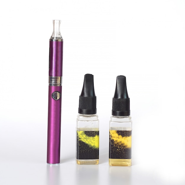 E cigarette ,vaping devices and bottles with vape liquid 