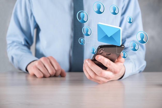 E-mail en gebruiker iconsign symbool marketing of nieuwsbrief concept diagrame-mail verzendenbulk maile-mail en sms marketing concept regeling van directe verkoop in het bedrijfsleven lijst met klanten voor mailing