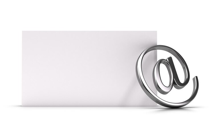 Foto e-mail symbool over een blanco papier pagina 3d illustratie geschikt voor contact of nieuwsbrief concept.
