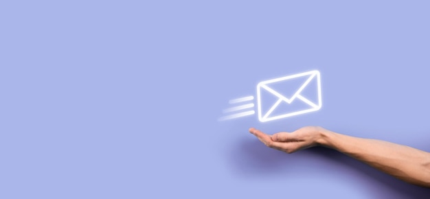 E-mailmarketing en nieuwsbriefconceptNeem contact met ons op via nieuwsbrief-e-mail en bescherm uw persoonlijke gegevens tegen spam-mailconceptSchema van directe verkoop in het bedrijfsleven Lijst met klanten voor mailing