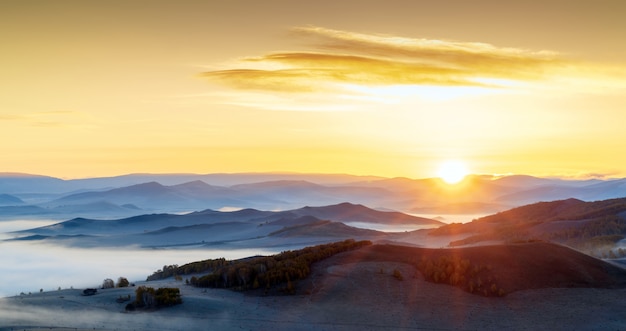 Mattina presto in montagna