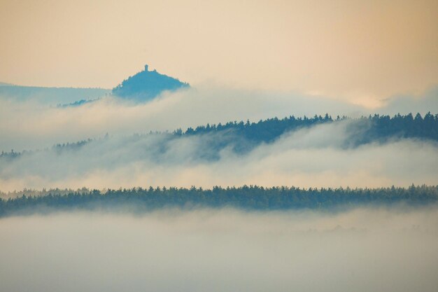 Foto vista mattutina da un punto di osservazione