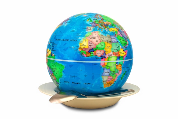 アフリカが世界餓の概念として示されている空の皿の中の地球球