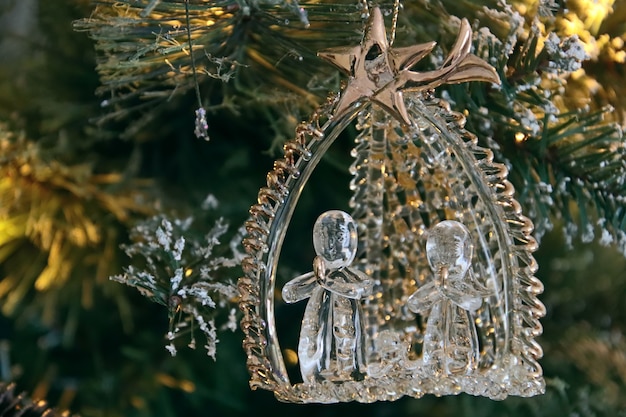 Photo east grinstead, west sussex/uk - december 20 : christmas tree decoration in east grinstead west sussex on december 20, 2017