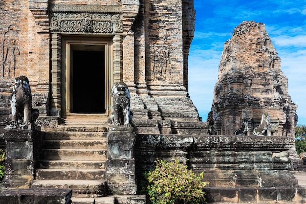 Руины храма Восточный Мебон в Ангкоре, Камбоджа