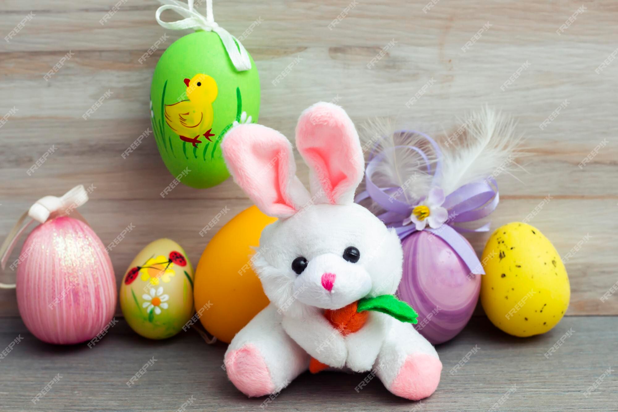 Premium Photo | Easter bunny and eggs on wood background