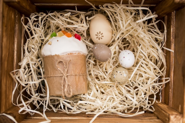 Torta di pasqua in scatola