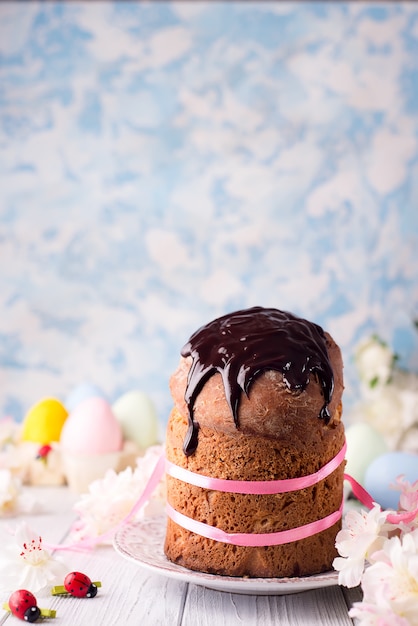 Easter cake and colorful eggs o