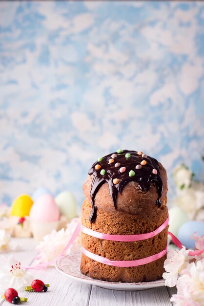 Easter cake and colorful eggs o