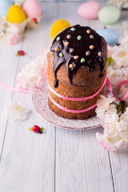 Easter cake and colorful eggs o