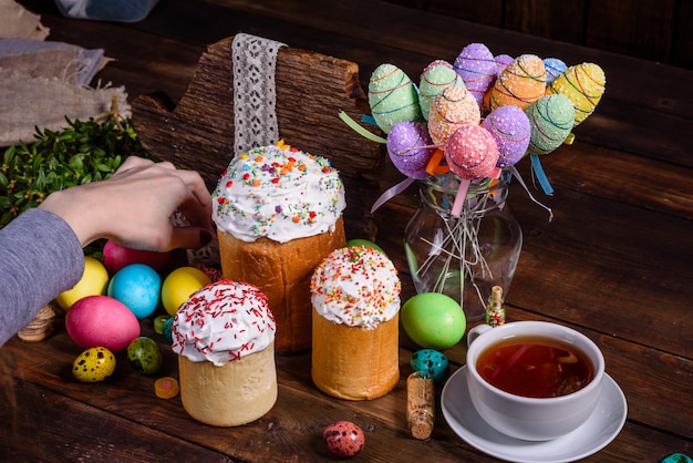 Easter cake and colorful eggs