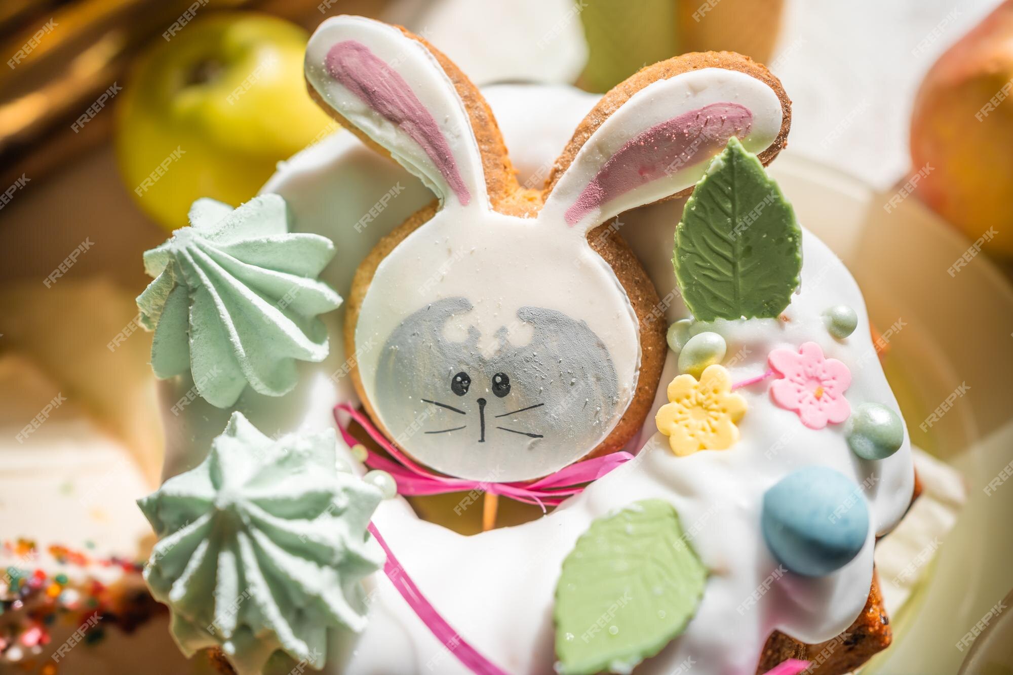 Premium Photo | Easter cake decorated gingerbread in the form of a ...
