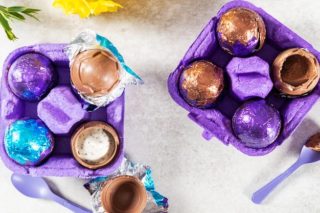 Composizione di pasqua dalle uova di cioccolato