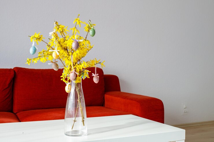 फोटो easter composition with easter eggs in the interior of the house