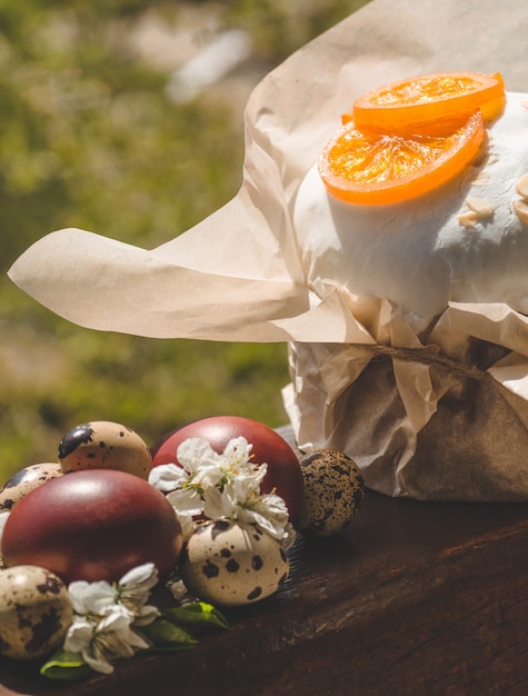 Easter egg decoratie met bloemen