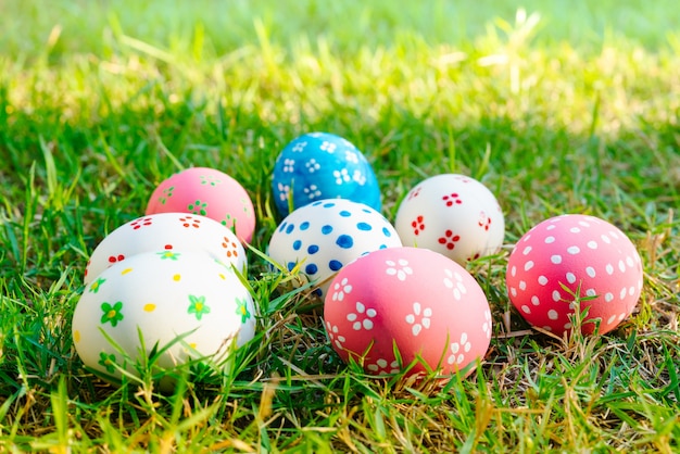 Пасхальное яйцо ! счастливая красочная пасха воскресенье охота праздник украшения пасха концепция фоны