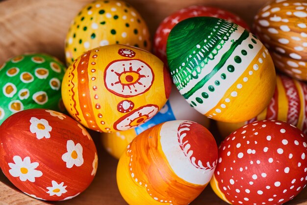 Photo easter eggs hand painted on wooden background