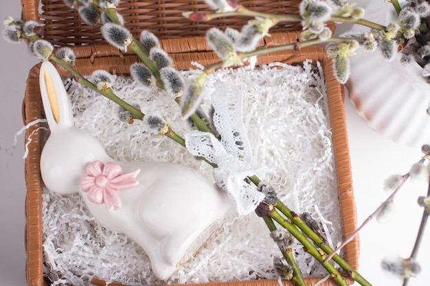 Photo easter fluffy willow in a vase easter spring holiday