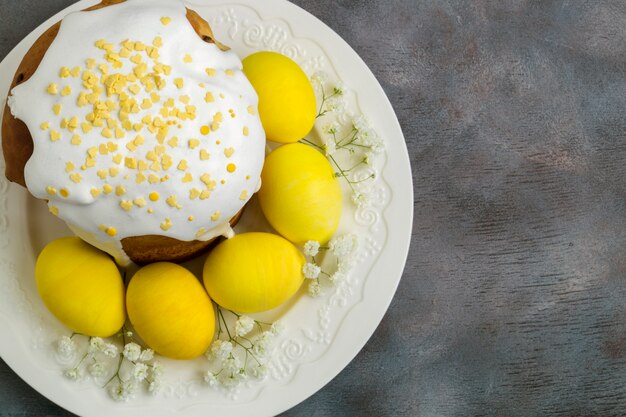 Easter food. Easter cakes and painted eggs.