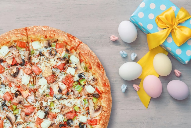 Foto banner di promozione della pizza di pasqua pizza e uova di pasqua