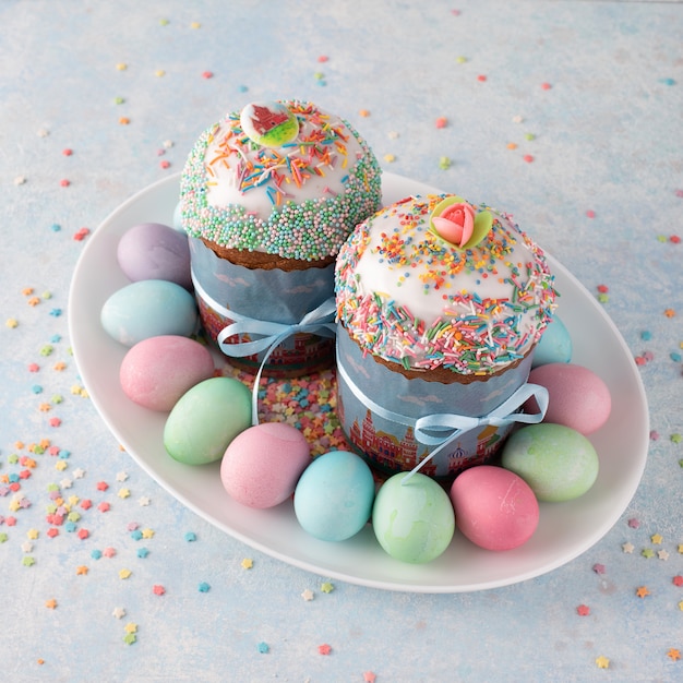 Photo easter still life. easter cake, painted eggs on blue .