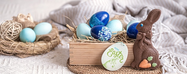 Пасхальный натюрморт с голубыми яйцами, праздничный декор