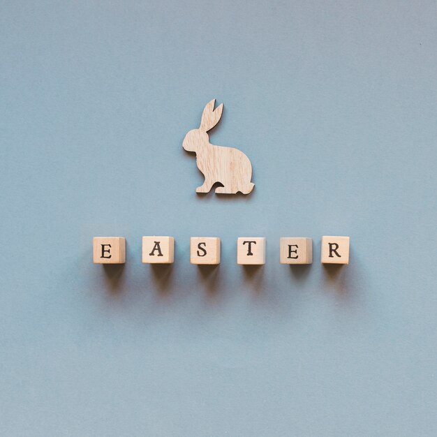 Photo easter word and carved rabbit