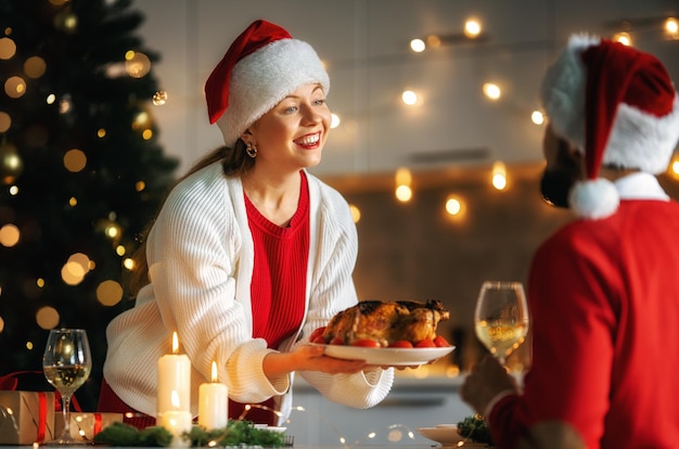 Echtpaar met kerstdiner