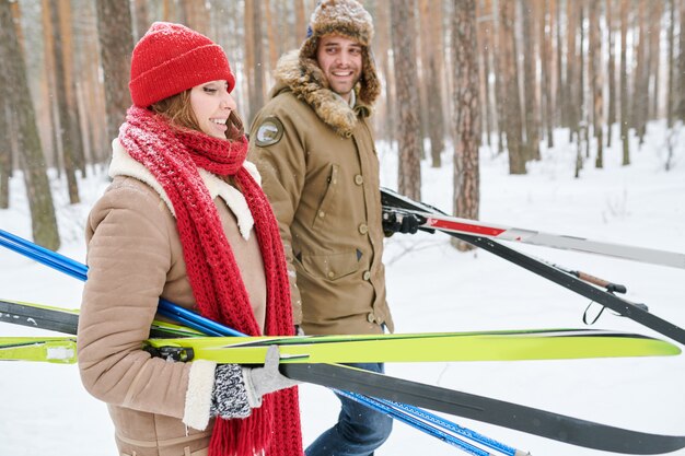 Echtpaar met ski's