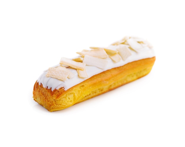 白地にホワイトチョコレートのエクレア