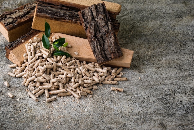 Eco brandstof houten pellets met brandhout