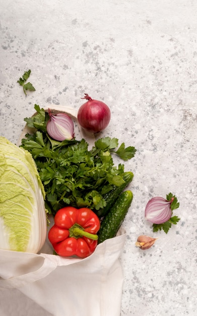 Экологичная сумка для продуктов с овощами