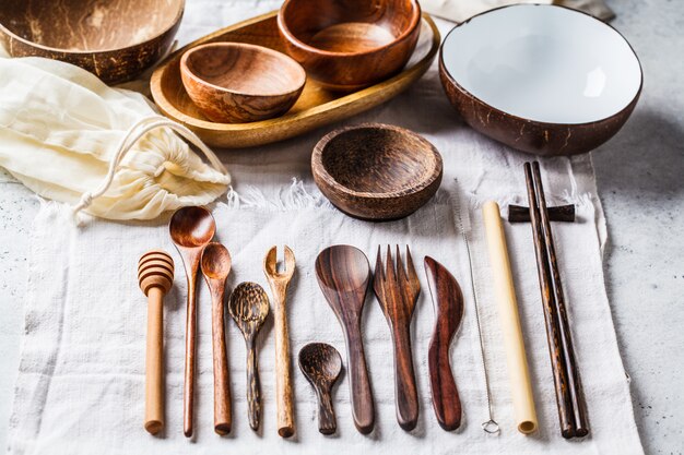 Photo eco friendly bamboo cutlery and dishes, zero waste concept.