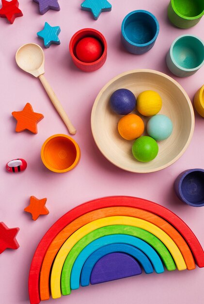 Foto giocattoli educativi in legno colorati ecologici basati sul metodo montessori arcobaleno in legno