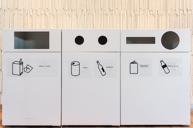 空港のエコロジーコンテナリサイクルとゴミ箱