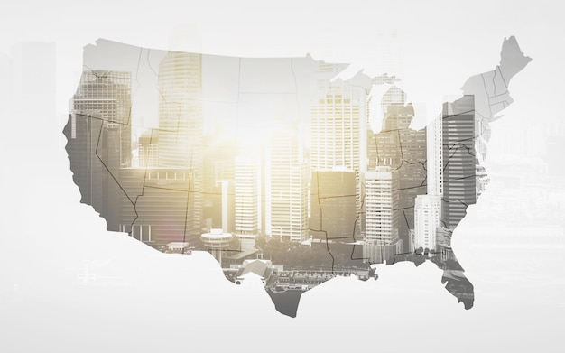 経済とビジネスのコンセプト - 白い背景の上の都市とアメリカ合衆国の地図