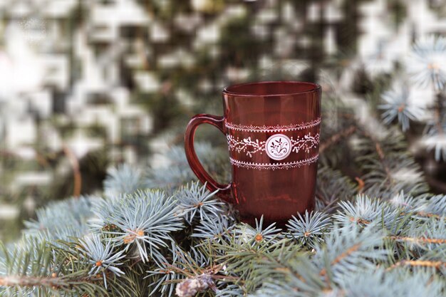 Photo ed festive cup with a pattern with a hot drink