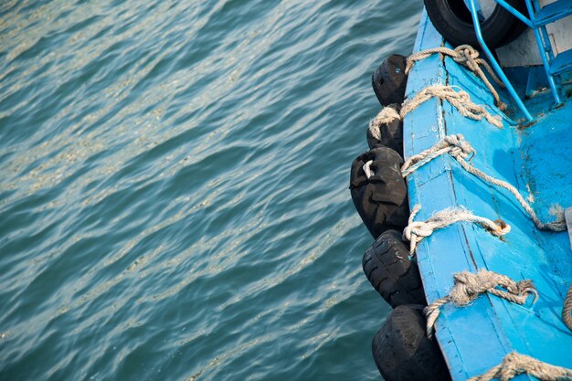 Photo edge of boats bumper.