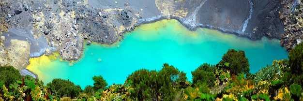 Photo at the edge of the craters of the irazu volcano