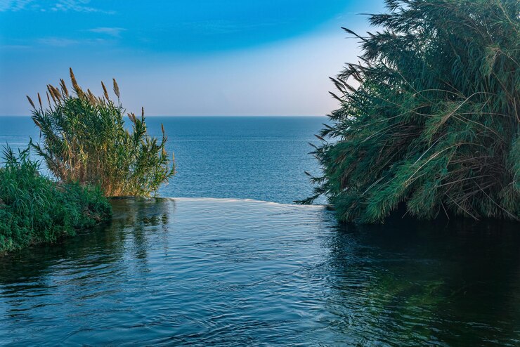 Photo edge of the earth sea view from the top of the waterfall lower duden antalya