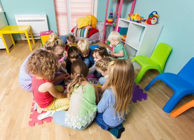 Educatieve groepsactiviteit op de kleuterschool of crèche