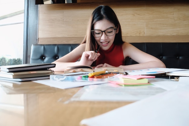 Educazione, accademico, apprendimento della lettura e dell'esame