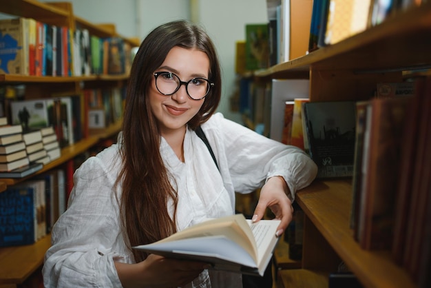 Photo education high school university learning and people concept smiling student girl reading book