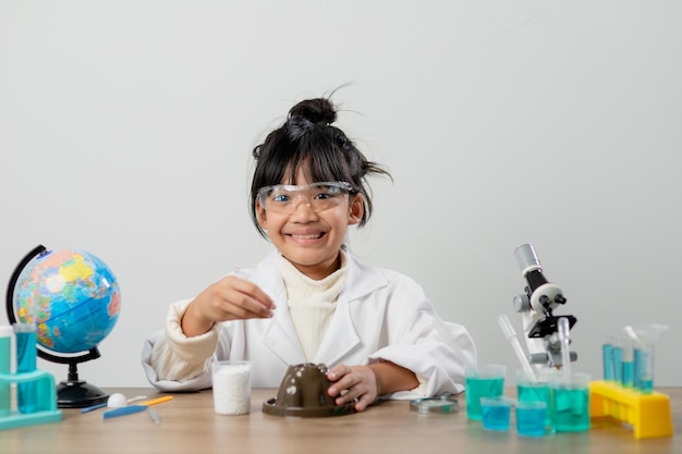 Photo education science chemistry and children concept kids or students with test tube making experiment at school laboratory