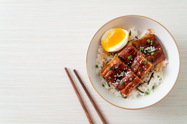 Photo eel rice bowl or unagi rice bowl