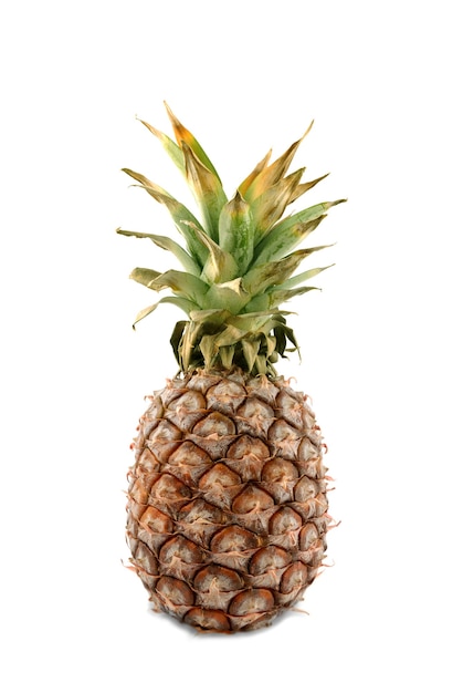 Een ananas geïsoleerd op een witte achtergrond