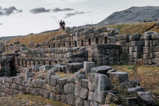 Een archeologische vindplaats van Saqsaywaman Inca met grote stenen muren in Cusco, Peru