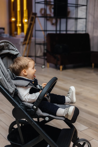 Een baby in een autostoeltje